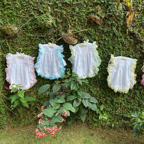 embroidered pinny set with side tie