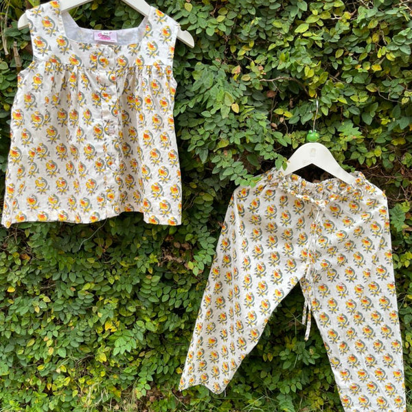 sleeveless pyjama set for girls